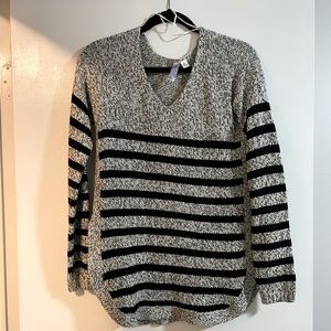 Francesca’s Women’s Long Sleeve Sweater with Slits on Hips